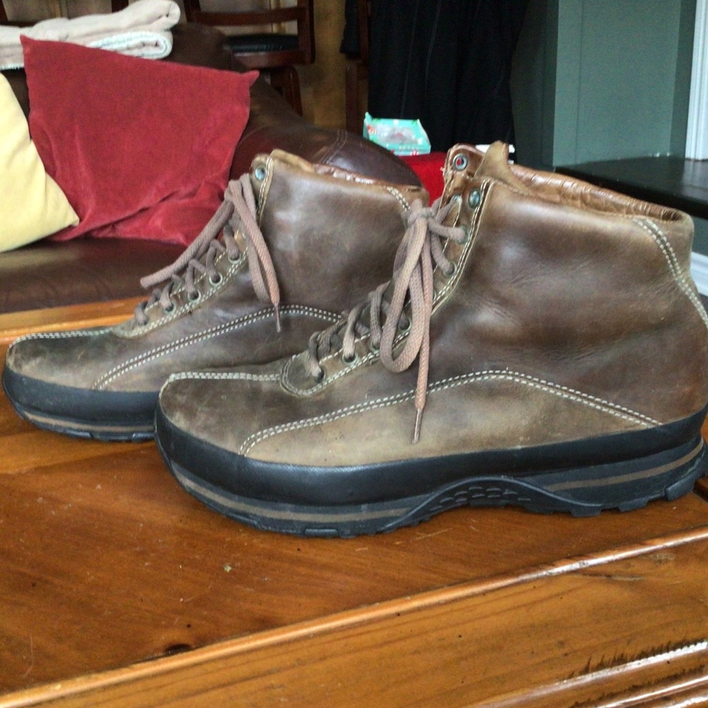 Men’s LL Bean Distressed Leather Boots size 10 brown